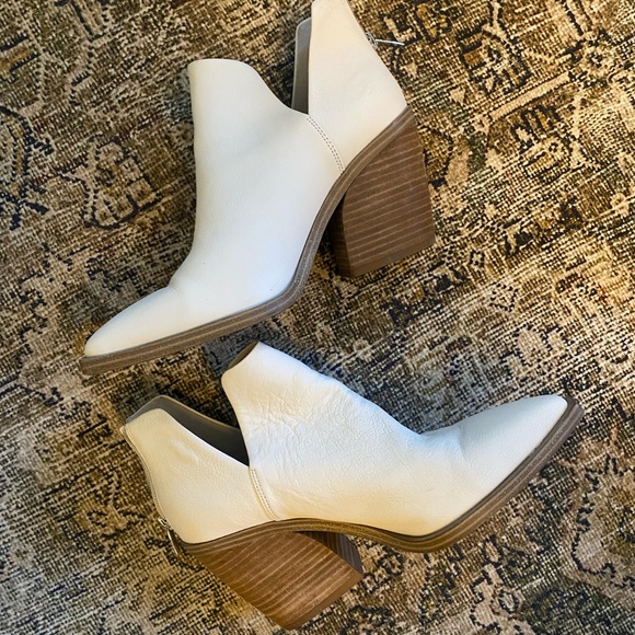 vince camuto • gigietta booties - Picture 3 of 6
